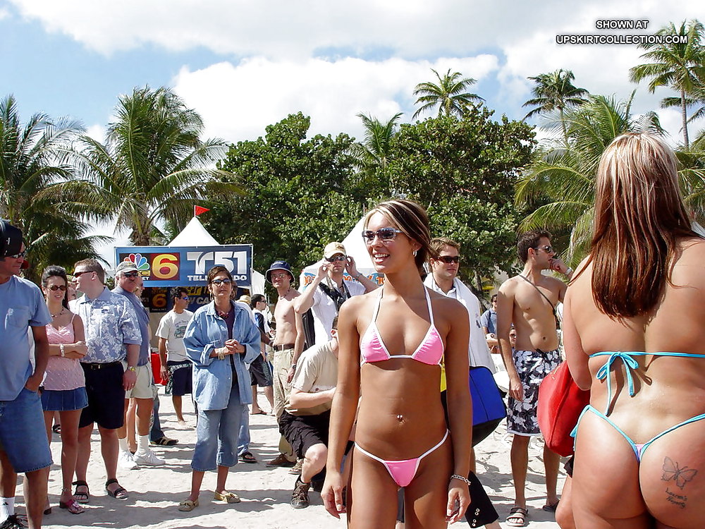 Amateur bikini cameltoe non nudo spiaggia occhiali perizoma
 #12807706