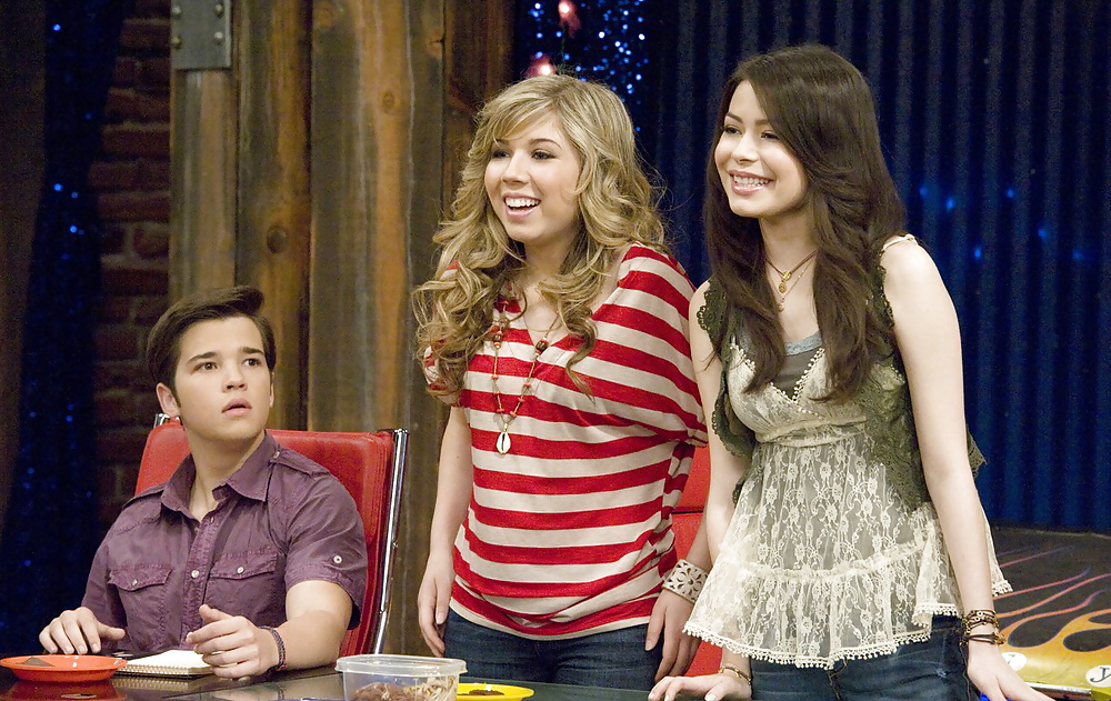 Miranda cosgrove
 #16884775