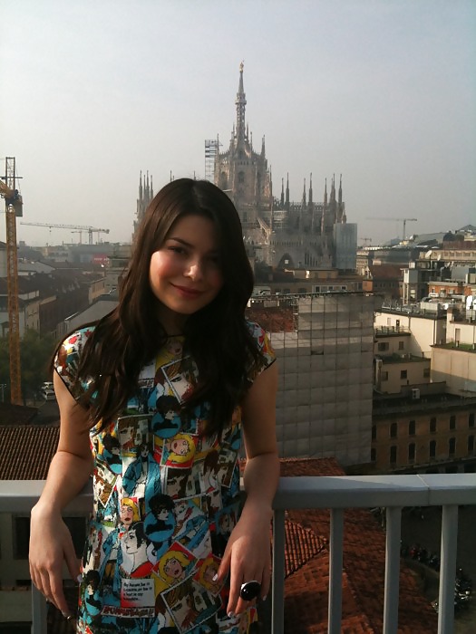 Miranda cosgrove
 #16884927