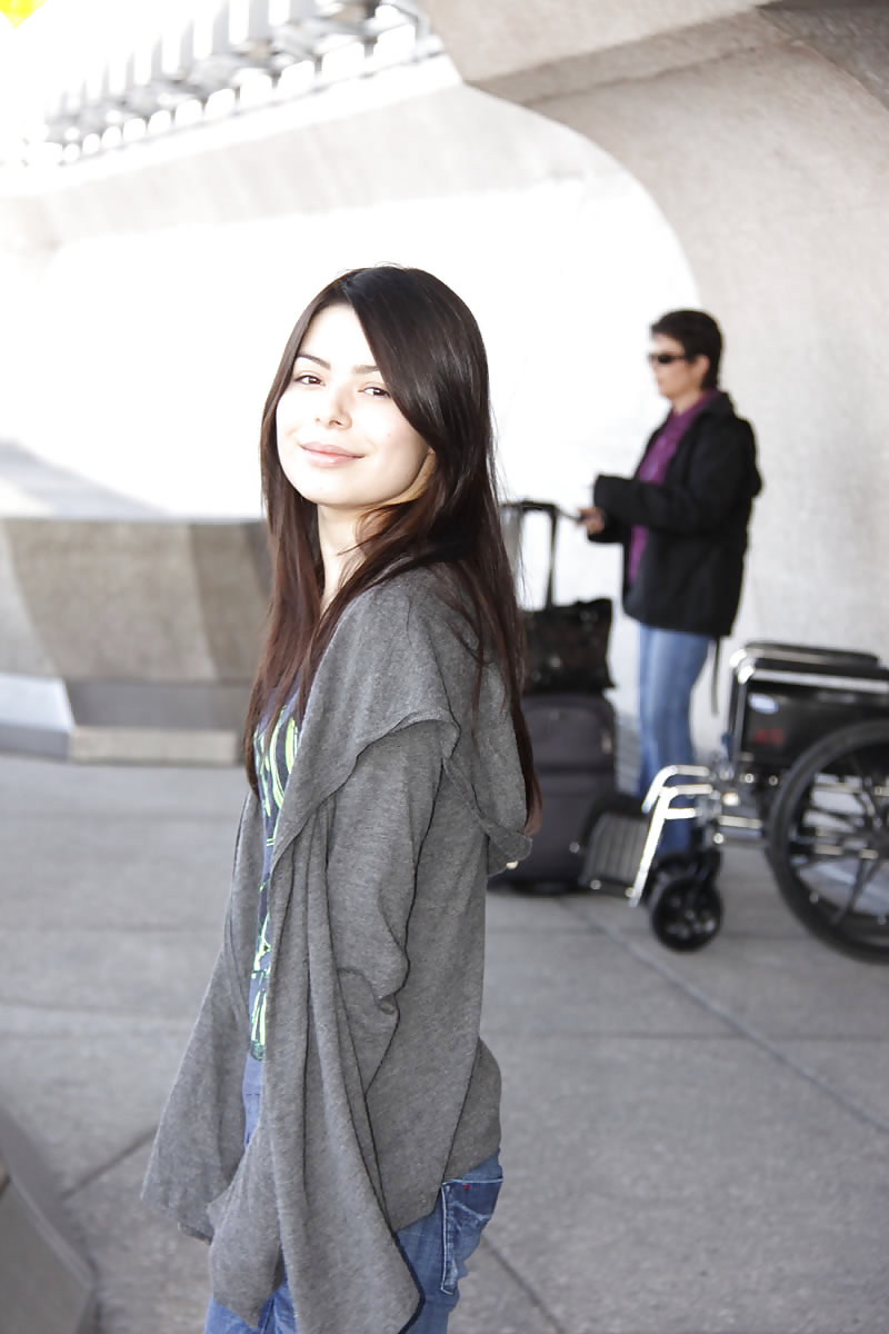 Miranda cosgrove
 #16885068