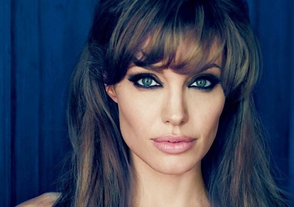 Angelina Jolie-Dominatrix Cumslurping Schlampe #11848085