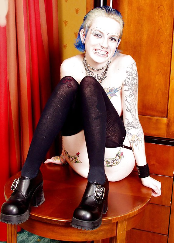 Teen con tatoo e piercing fetish - n. c. 
 #11111928