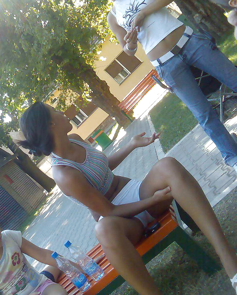 Espiandole el papo a una flaquita
 #12817343