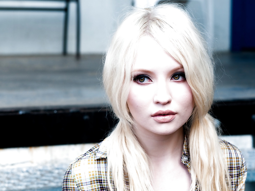 Emily Browning #10912665