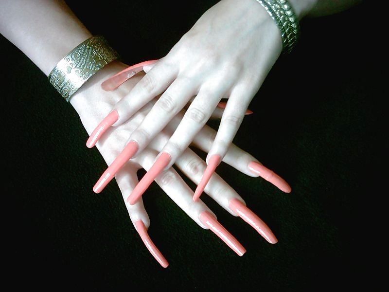 Long nails #2022040