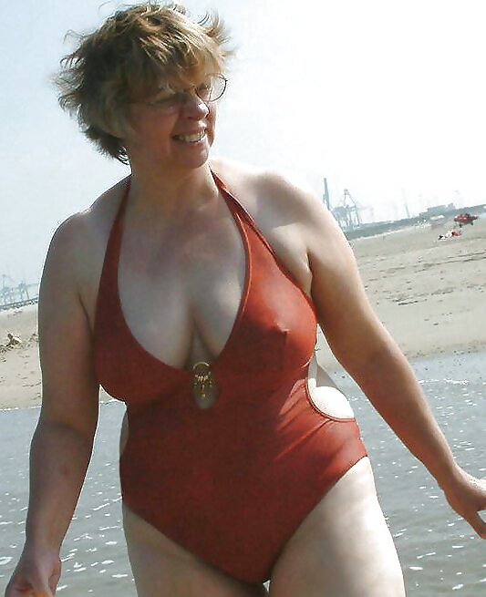 Swimsuit bikini bra bbw mature dressed teen big tits - 67 #12000144