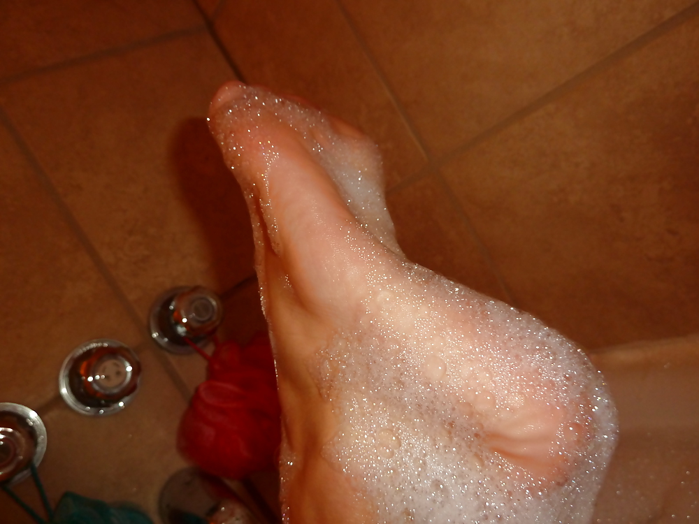 Pretty sexy feet in bath #9028754