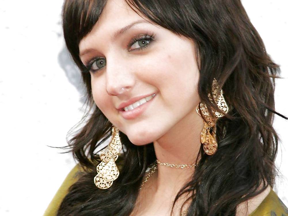 Ashlee Simpson #18125968