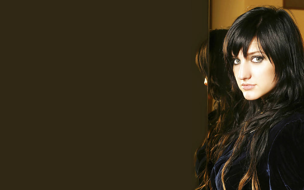 Ashlee Simpson #18126003