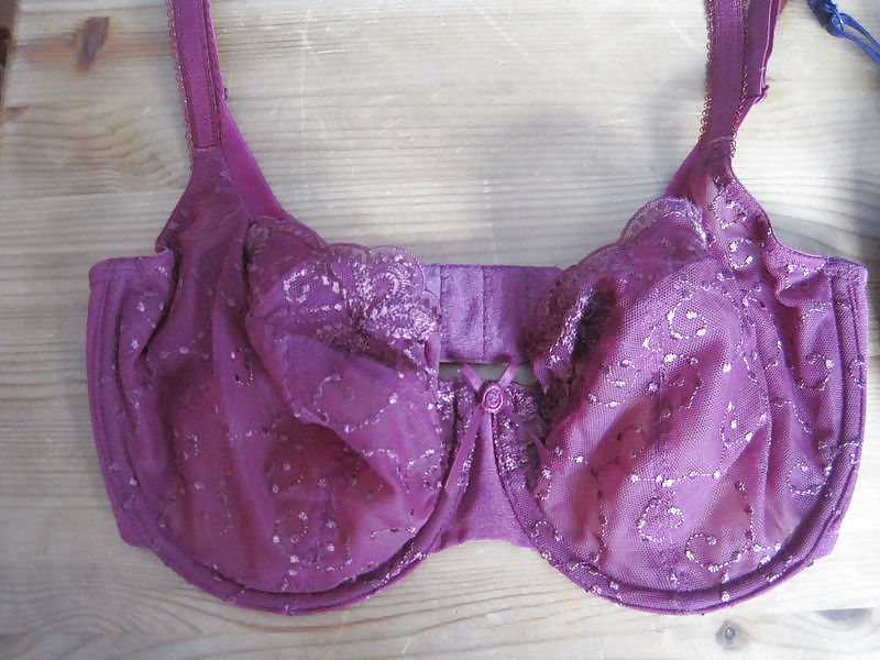 Frau Ihre Verkaufs-BHs Auf Dem Netz 4 #6706736