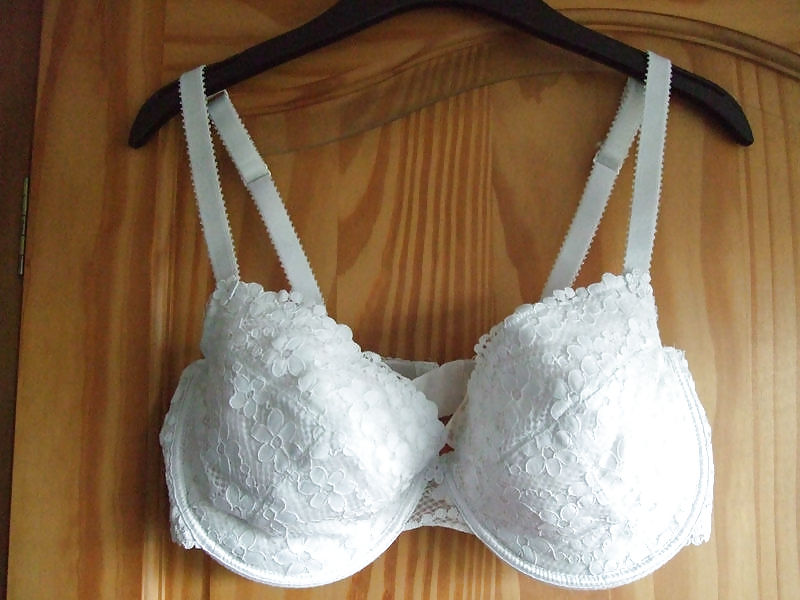 Frau Ihre Verkaufs-BHs Auf Dem Netz 4 #6706897