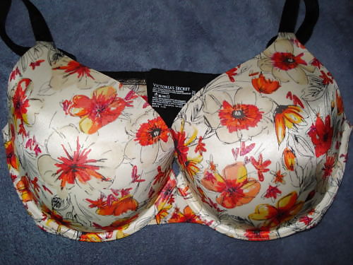 Frau Ihre Verkaufs-BHs Auf Dem Netz 4 #6706901