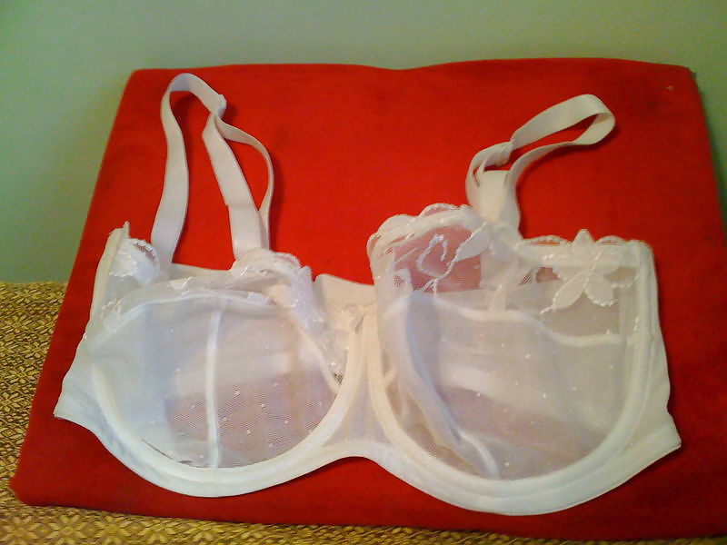 Frau Ihre Verkaufs-BHs Auf Dem Netz 4 #6706958