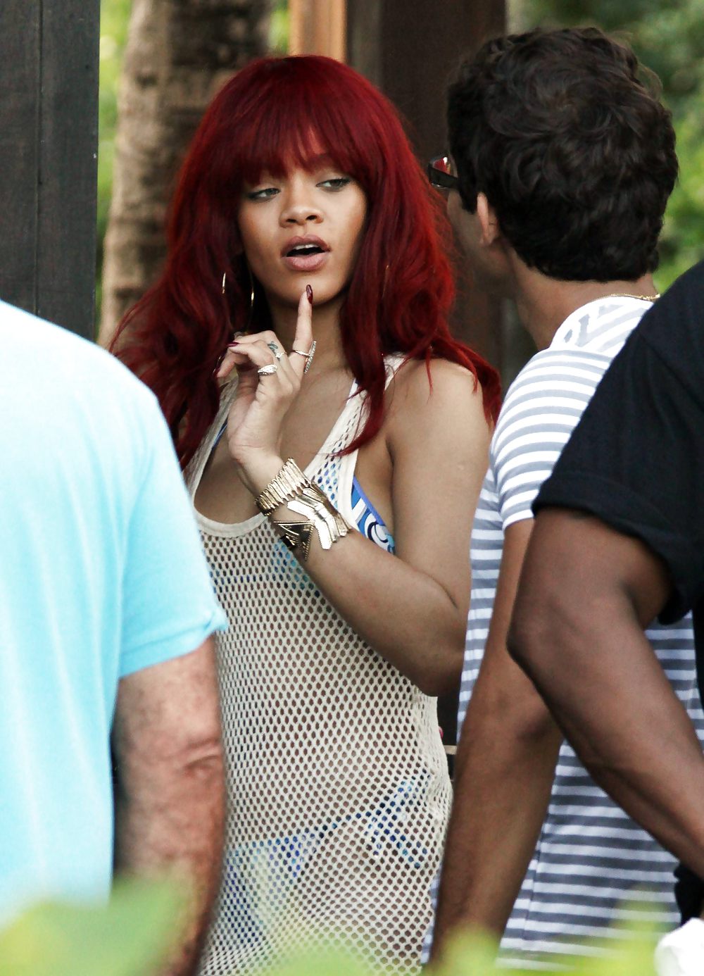 Rihanna - See-thru Zu Bikini An Einem Strand-Restaurant #4659833