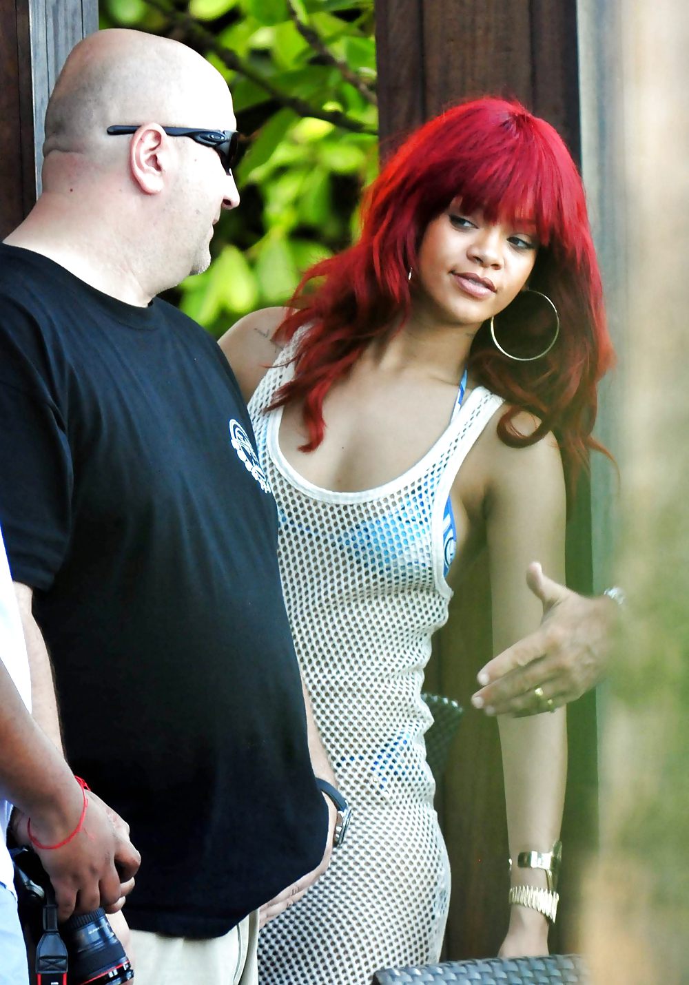 Rihanna - ver a través de bikini en un restaurante de la playa
 #4660201