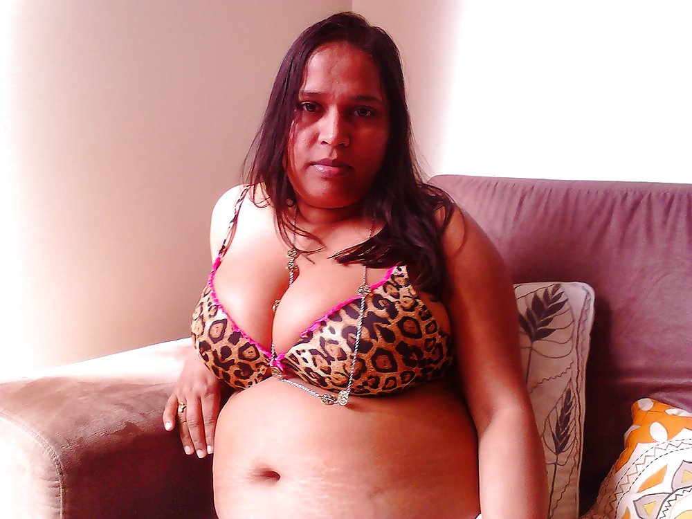 La moglie indiana paffuta con le tette grandi di qualcun altro 
 #10067434