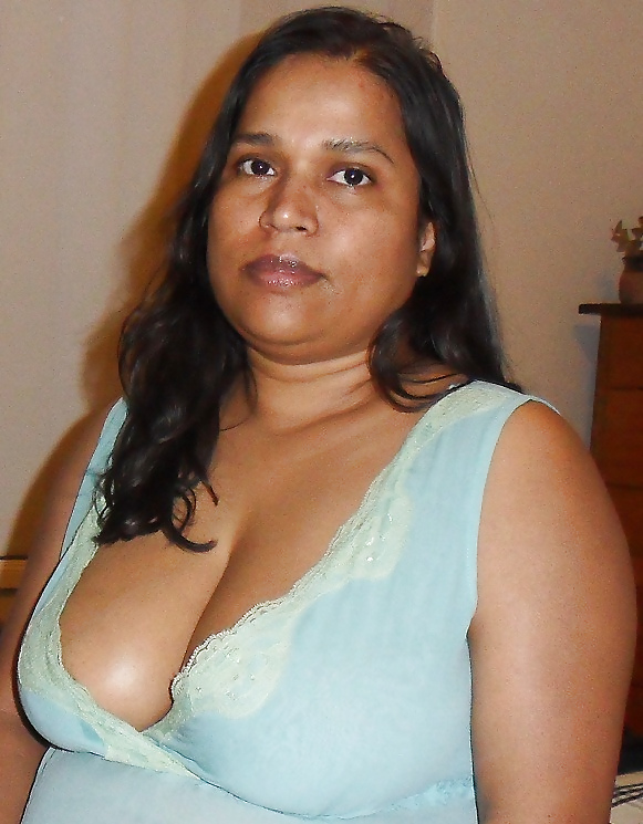 La moglie indiana paffuta con le tette grandi di qualcun altro 
 #10067566