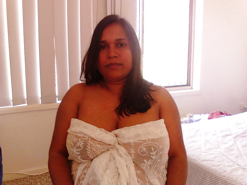 Quelqu'un Elses Grande SEINS Femme Indienne Chubby #10067726