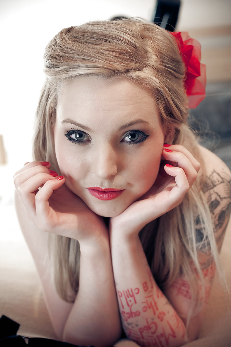Rubia caliente emo 
 #19463419