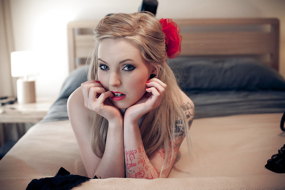 Rubia caliente emo 
 #19463427