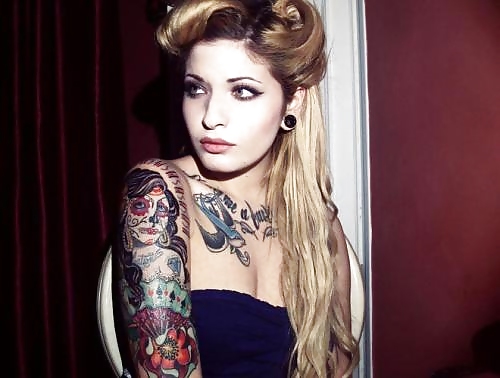 Chicas con tatuajes
 #21255511