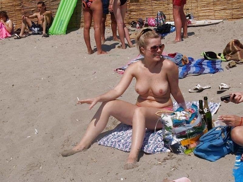 Desnudos en la playa
 #1025036