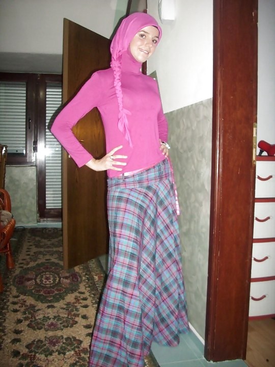 TURK HIJAB WOMAN #1531532