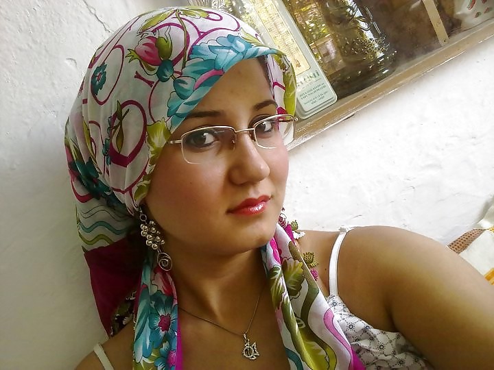 TURK HIJAB WOMAN #1532018