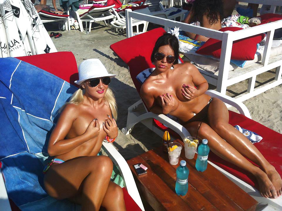 Ragazza rumena in topless: roxana
 #13158272