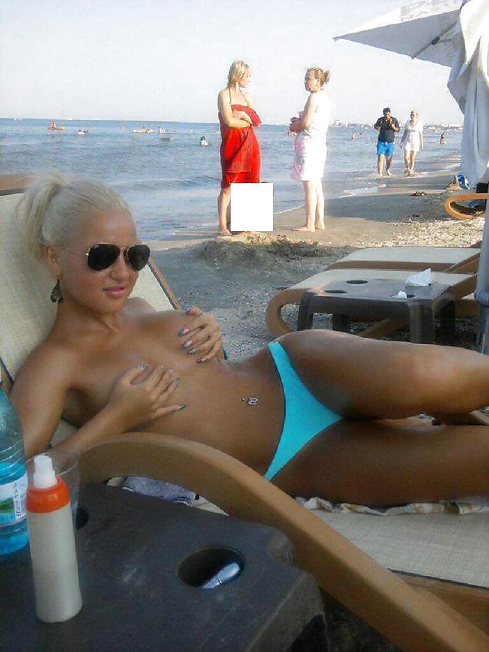 Topless Romanian girl: Roxana #13158306