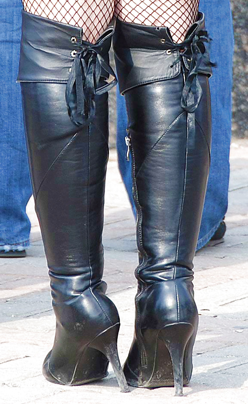 In Den Straßen 062 - Schwarze Stiefel & Sexy Strümpfe #13793450