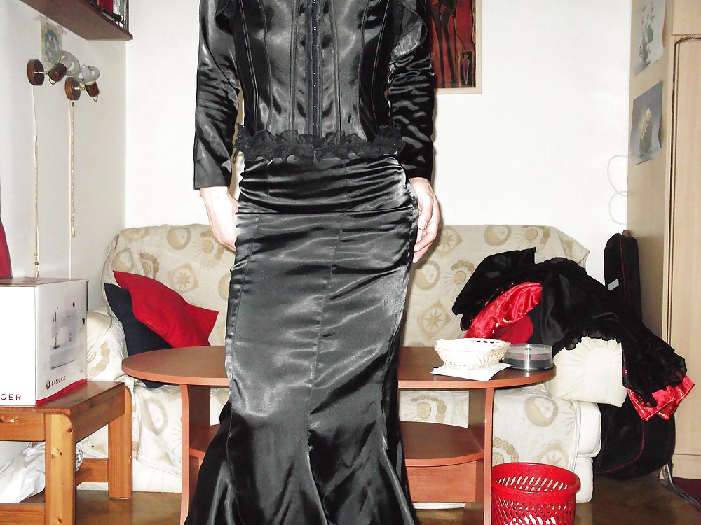 Black satin long skirt and black satin corset #22581001