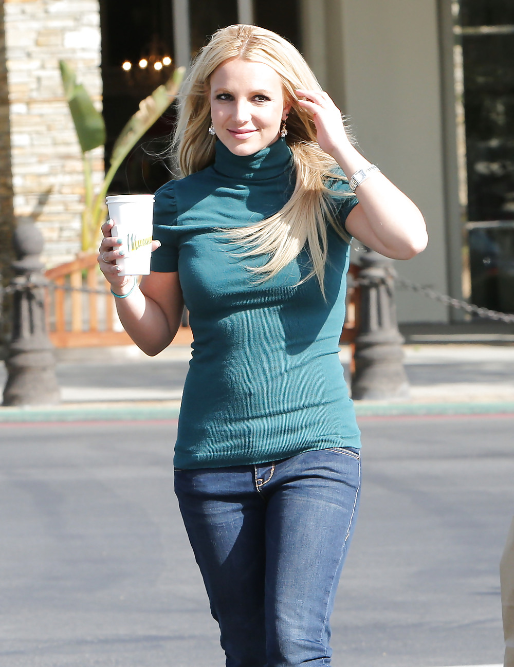 Britney spears - se consiguió un sujetador milagroso
 #16398661