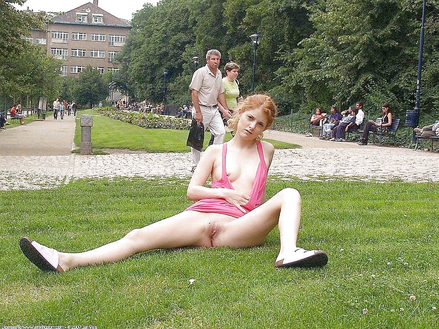 PUBLIC FLASHING: SHOWING PUSSY OUTDOORS #15765212