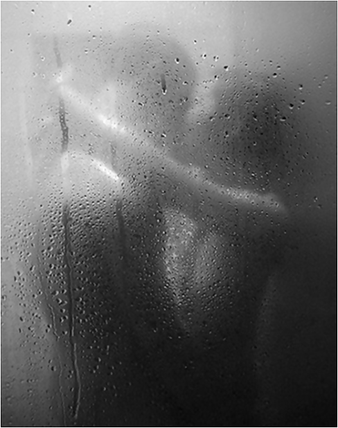 Arte porno en la ducha . 
 #10451521
