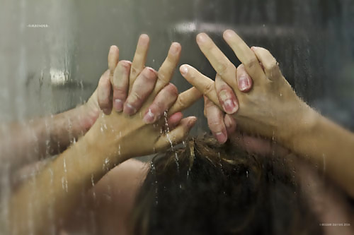Arte porno en la ducha . 
 #10451526