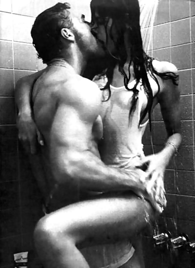 Arte porno en la ducha . 
 #10451573