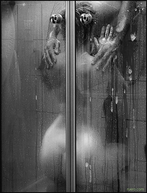Arte porno sotto la doccia . . . 
 #10451607