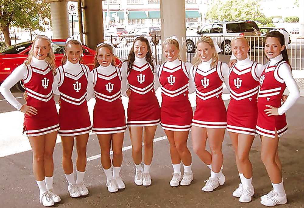 La cheerleader dell'università dell'Indiana si abbassa 
 #5615903