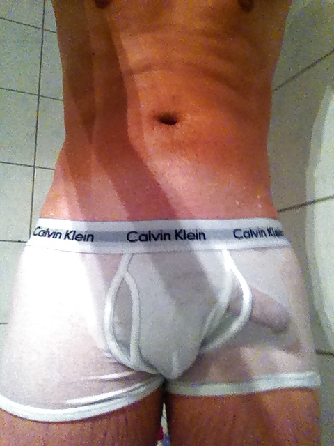 Mojando mis calzoncillos
 #11485246