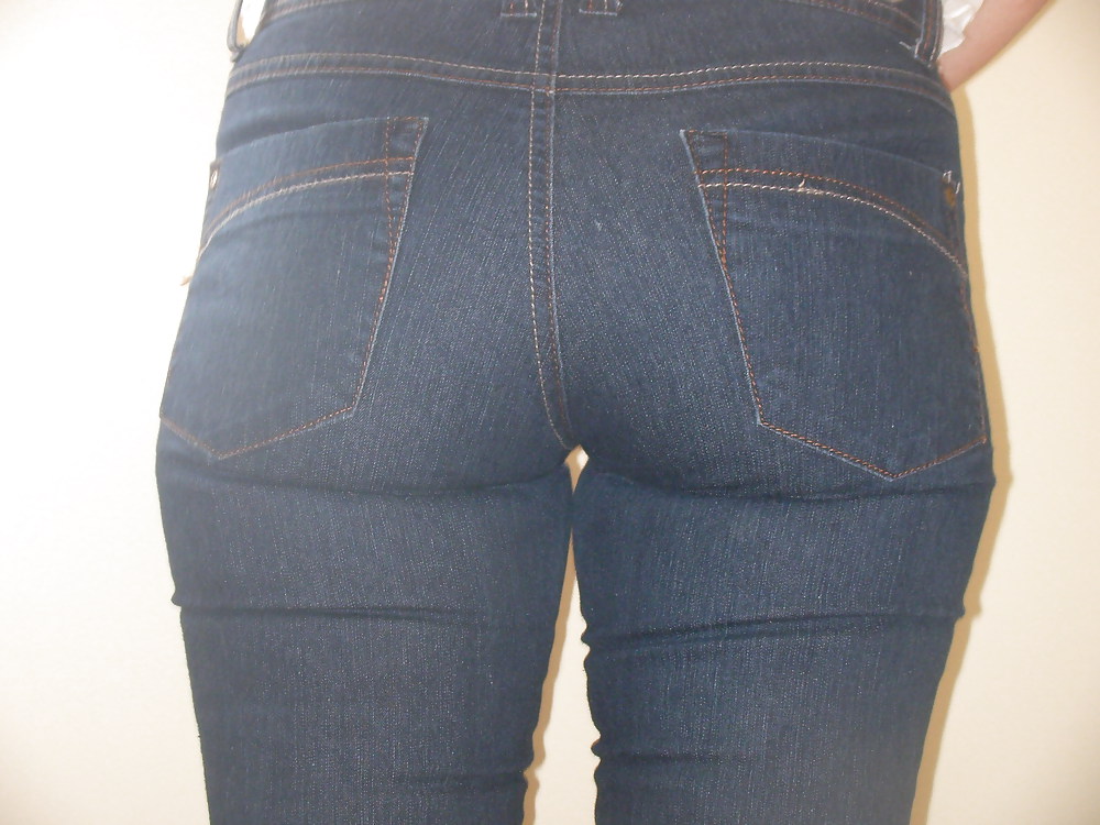 Femme Salope En Jeans Serrés (2) #7553577