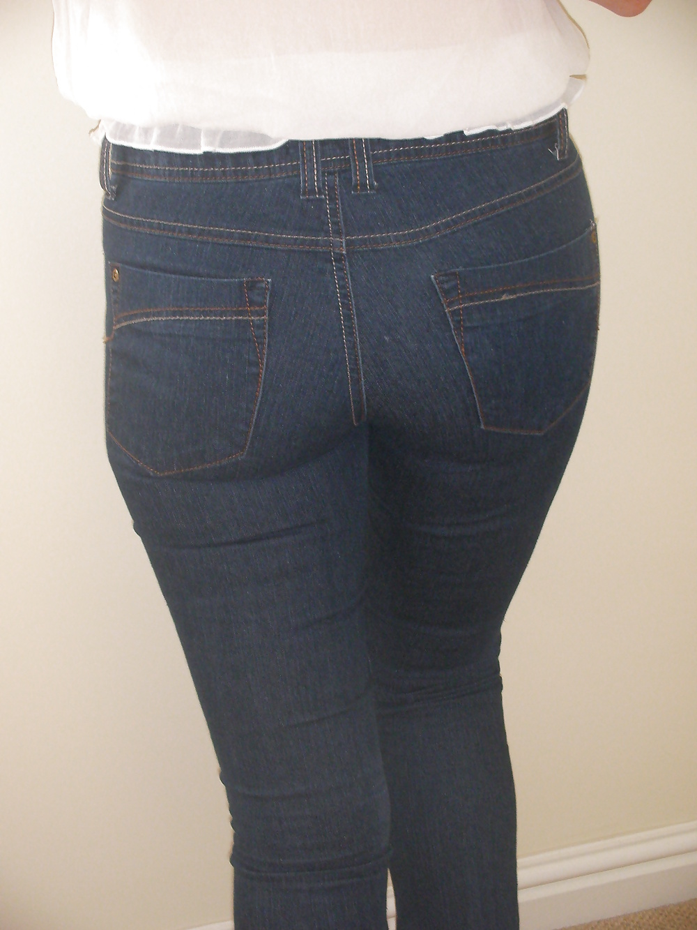 Femme Salope En Jeans Serrés (2) #7553585