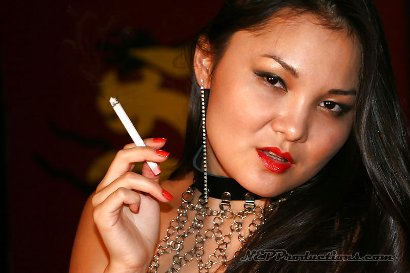 Lucy Levon - Rauchen Fetisch Bei Dragginladies #6447099