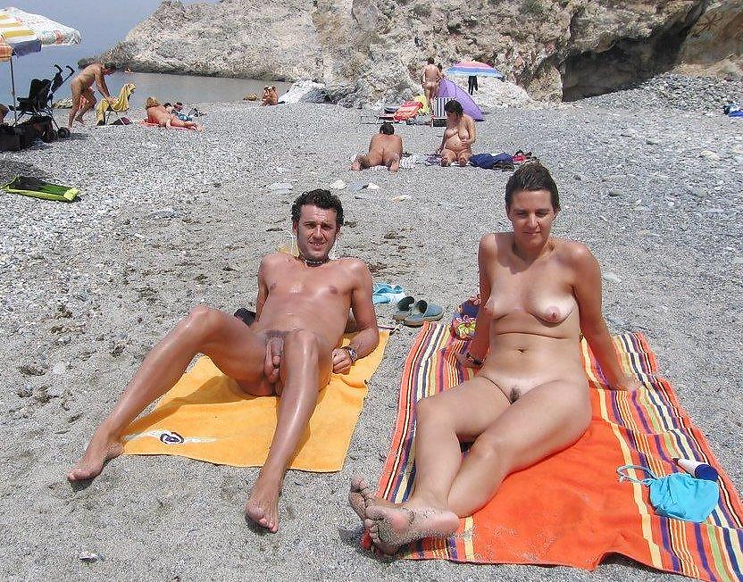 Sono un nudista sulla spiaggia
 #2186621