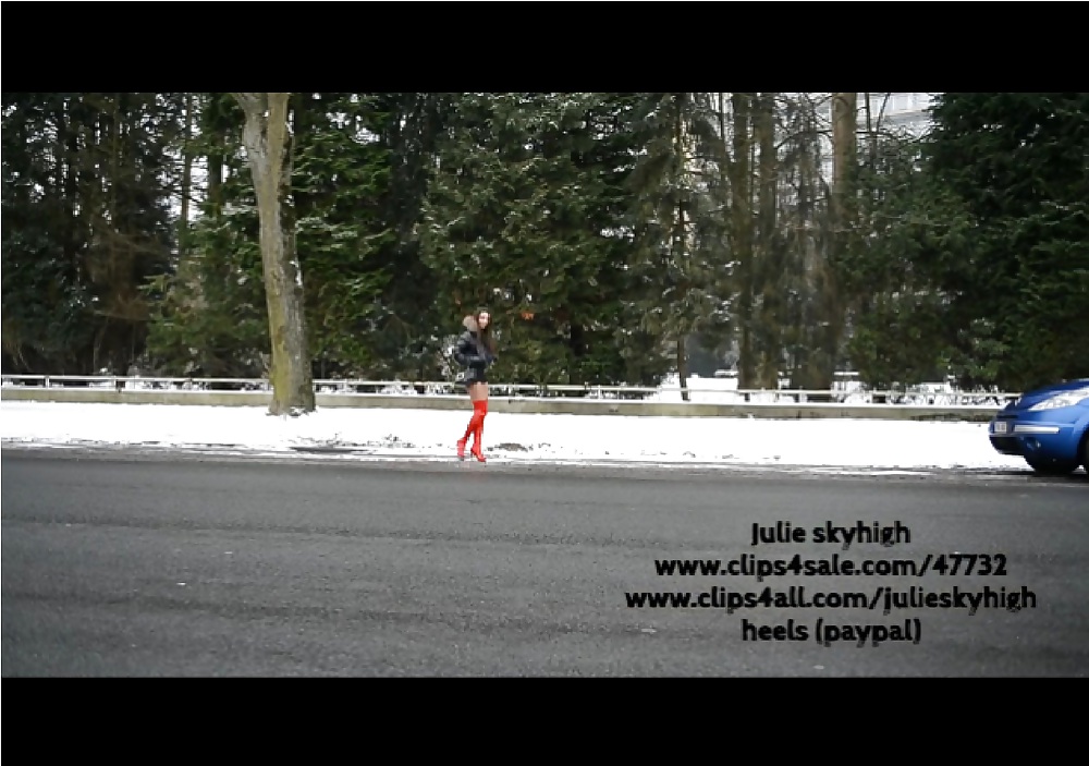 Prostituta francese in stivali alti alla coscia nella neve upskirt
 #20976056