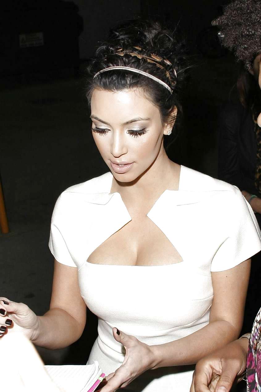 Kim kardashian caldo e grande culo
 #7573056