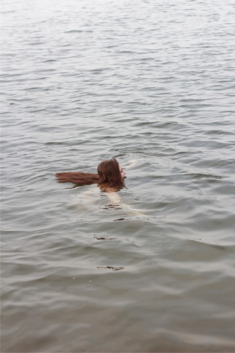 Rusa 24 años chica katya nadar en el lago y tragar cum
 #22838018
