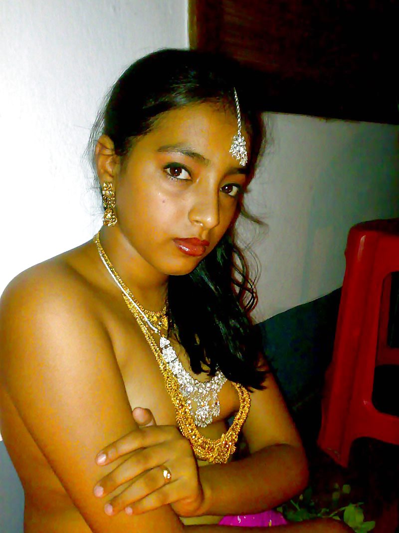 Lewd Nude Indian Teen !!