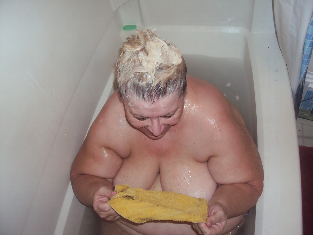 NEW IN THE BATH TUB PICS 