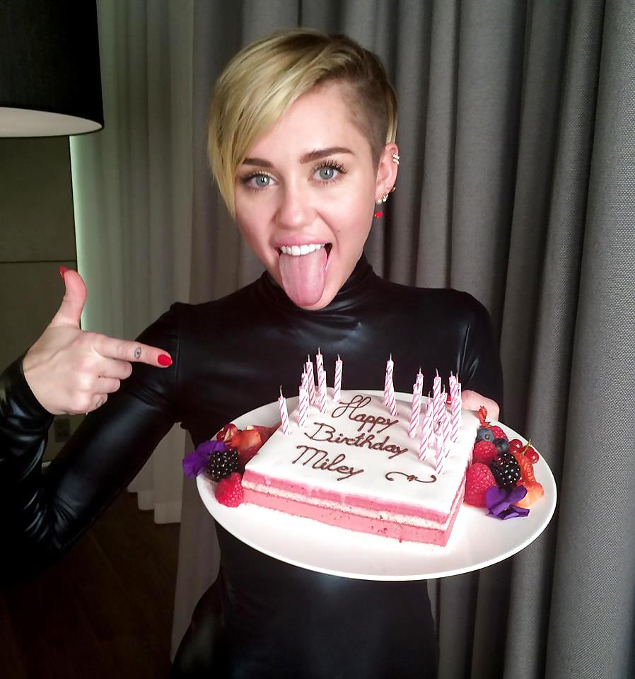 今日はMiley Cyrusの21歳の誕生日です！ Happy birthday Miley!
 #22750651